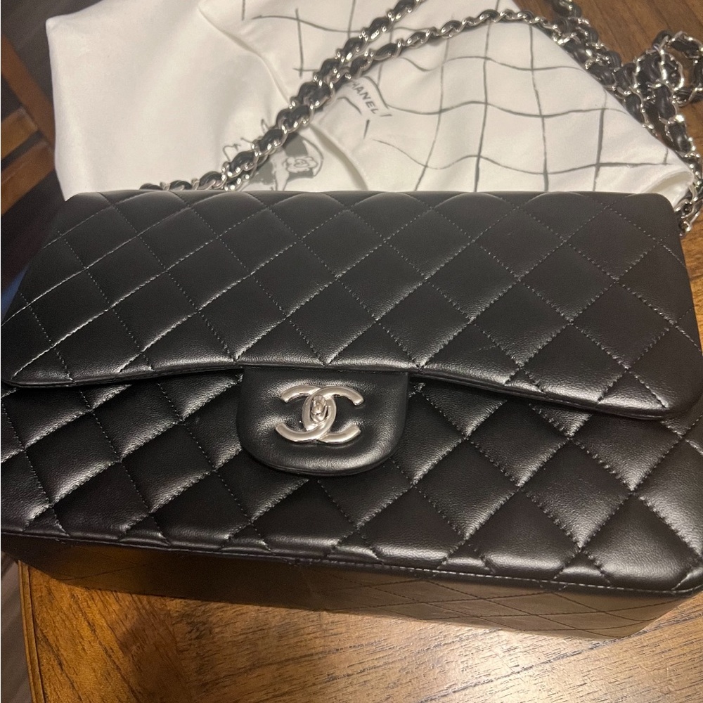 CHANEL - Picture 7 of 9
